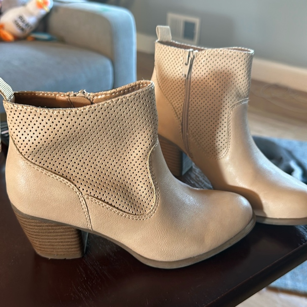 white mountsin ankle boots